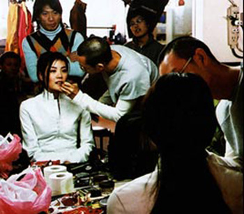 女星后台化妆照