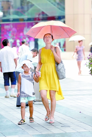 短裙美女怕进商场