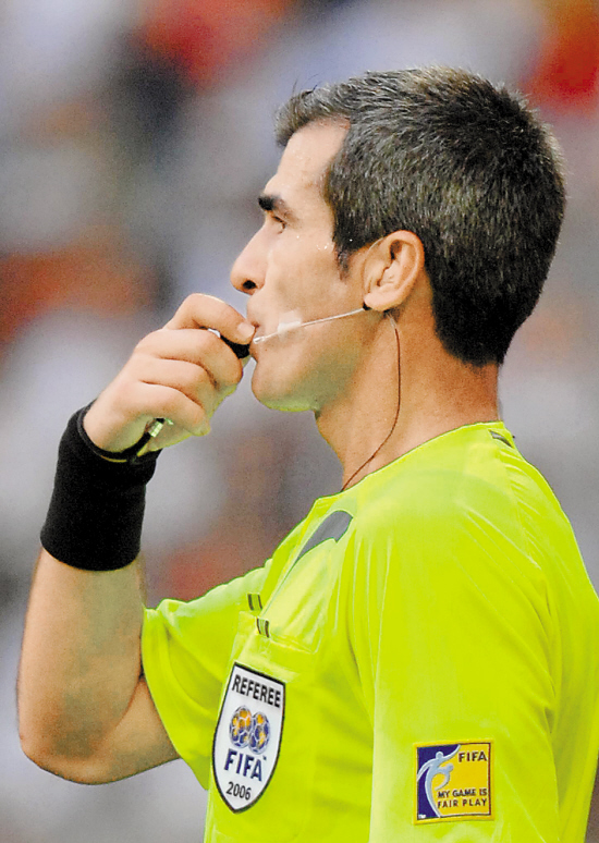 中超裁判将配耳麦防误判 费用从企业赞助中划