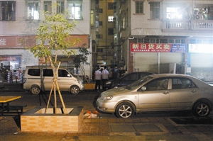 男子当街刺死妻子和妻姐