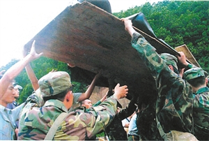 “9&middot;18”螺余坑救灾。