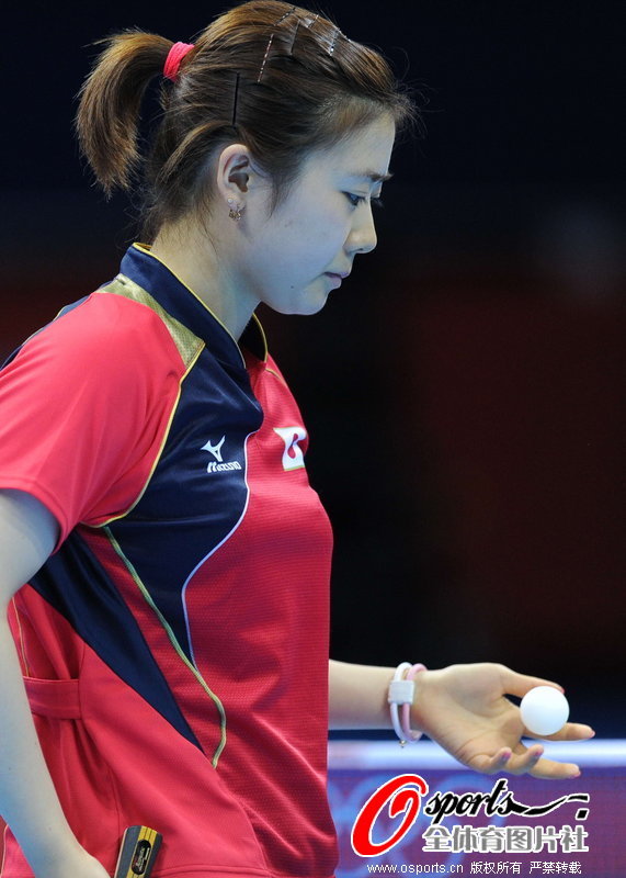 日本选手瓷娃娃福原爱在比赛中