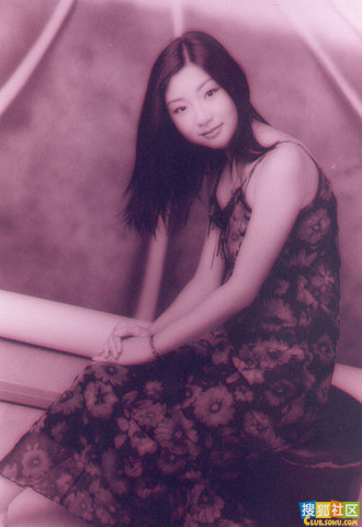 蒋静上学时候的照片被曝光，气质很好。