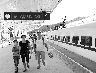 　　龙厦铁路通车后，南靖一跃成为东南沿海大通道的重要组成部分。