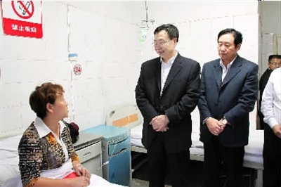 张常韧赴彝良地震灾区慰问干警