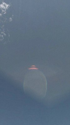 在新墨西哥州（左）和得克萨斯州上空出现疑似UFO。（来源：网络资料）