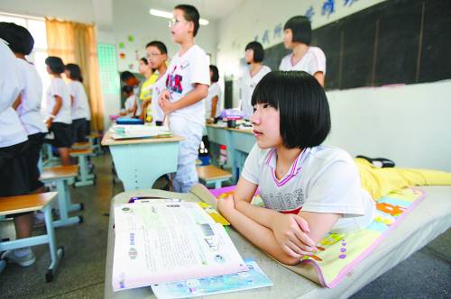 趴着<em>上学</em>的<em>女孩</em>_资讯频道_凤凰网