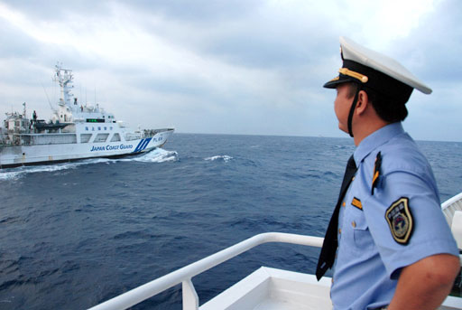中国海监66、46船再次在我钓鱼岛领海内维权