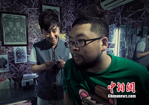 修睿在戏里面的搞笑成分也功不可没,成为这部微电影的一大亮点