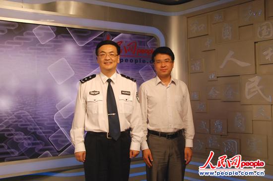 组图:公安部交管局副局长李江平做客人民网