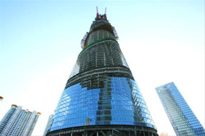 上海中心大厦安装玻璃幕墙