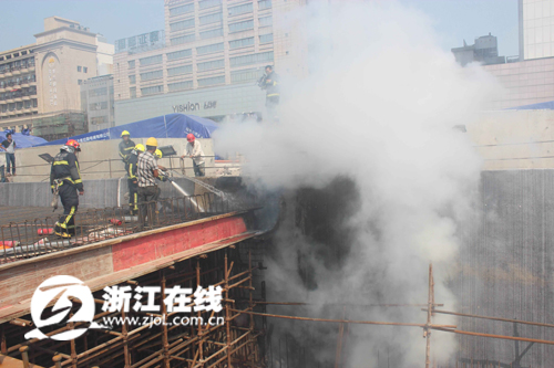 杭州延安路地铁施工段起火 消防10分钟紧急处