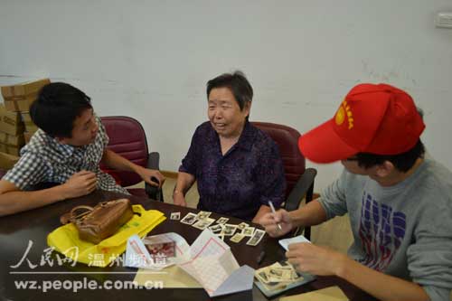 温州大学步青学区党员义工服务队走访离退休党