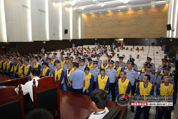 (9月26日,长沙市中级人民法院,马王堆菜霸案相关41名被告人受审.