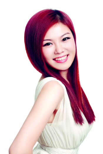 歌手樱子推出时尚写真