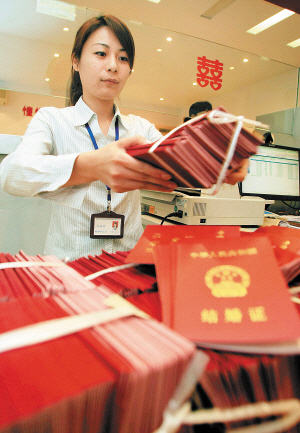 结婚登记 新人结婚登记可网上预约避免办理领