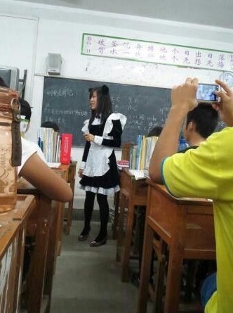 教师穿女仆装授课 学生装护士装制服诱惑喷血