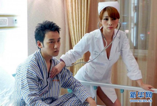 教师穿女仆装授课 学生装护士装制服诱惑喷血