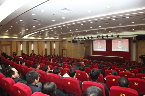 上海市委党校集中收看十八大开幕式并开展分组