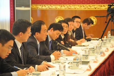 驻澳大利亚大使陈育明在驻澳使馆首届对话中