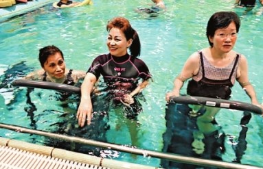 退化性关节炎成港常见病 医院引进水疗跑步机