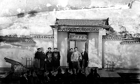 江苏一中学将中考成绩排名印上校服