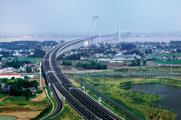 本网记者探访泰州大桥:从镇江到泰州比原来快