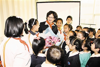 河西区青年宫举行见面会 小记者采访十八大代