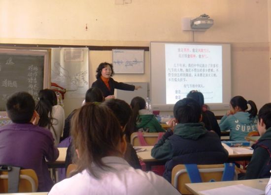 北京海淀翠微小学的王俊茹老师为罗马中华语言学校学生进行示范授课