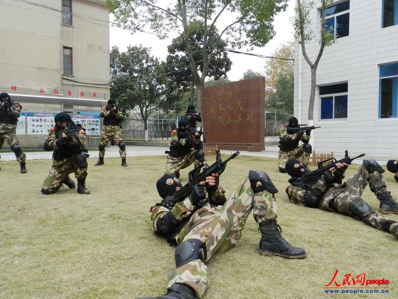 高清:武警巢湖支队反恐分队新兵苦练特种战术