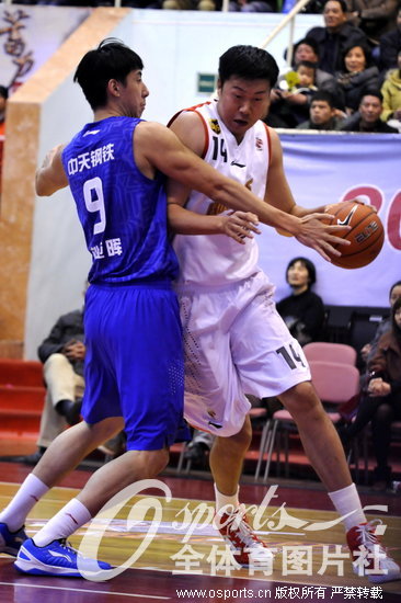 CBA 八一主场险胜江苏队 王治郅领衔军旅三人