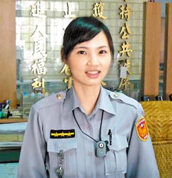 年少18岁丈夫好吃懒做 台富婆要休他被警方劝