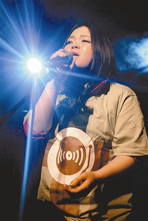 街头歌手也有春天