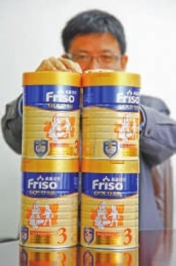 年底奶粉荒 深圳港货店也沦陷_资讯频道_凤