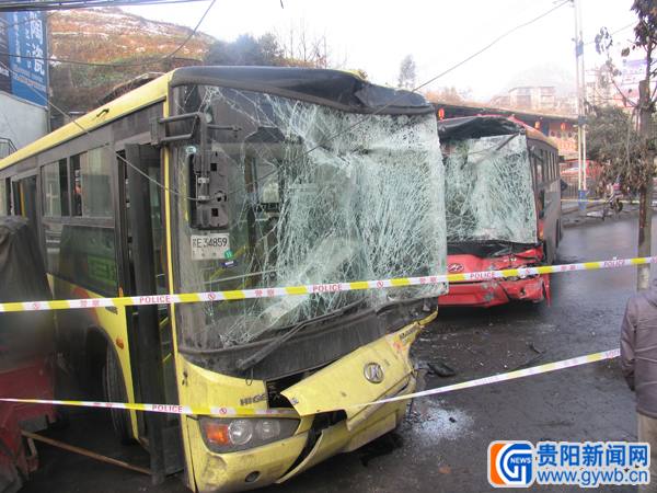公交车迎头相撞 34人不同程度受伤