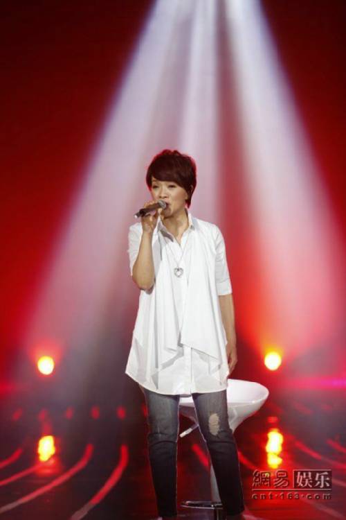 《我是歌手》黄贯中淘汰内幕摇滚改编难获共鸣