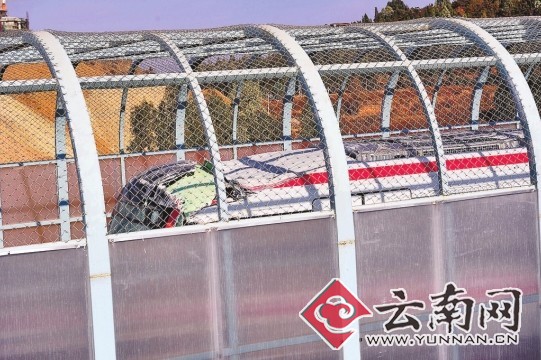 防火门坠落导致脱轨 施工单位未规范安装