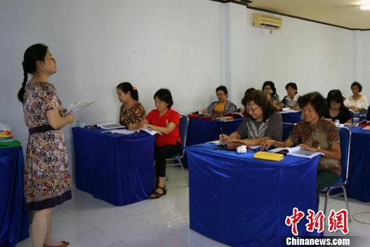 湖南教师完成印尼华文教师函授本科班面授工作