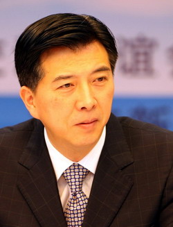 朱清: 实干较真 建议立法推动改进工作作风