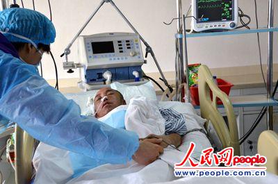 《梦想合唱团》吴克群赴云南看望 最美代课老