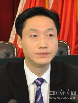 赵浩宇接替范毅任崇州市委书记(图|简历)