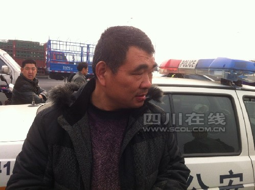 男子用歪驾照开车陪老婆买菜 涉嫌无证驾驶面