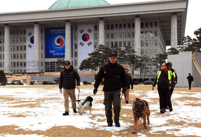 韩国会议事堂紧锣密鼓迎接新任总统就职仪式