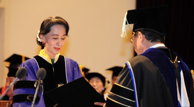 昂山素季获首尔大学名誉博士学位 与安在旭等