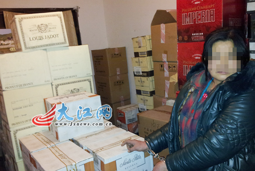 鸳鸯大盗想偷电动车换毒资 中途发现大宝藏