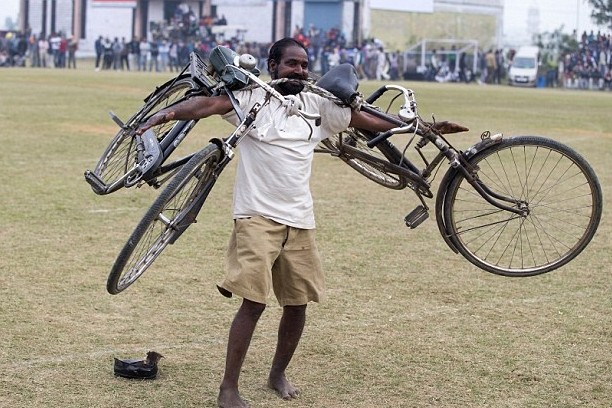 奇葩!印度民间运动会 各种开挂让你瞠目结舌\/图