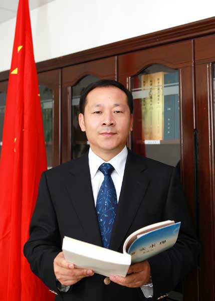 麻城市委书记杨遥向新华网网友恭贺新春