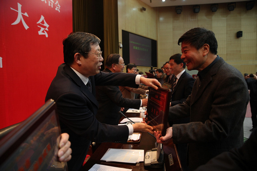 杨雄:政会分开 要防止行业协会充当二政府