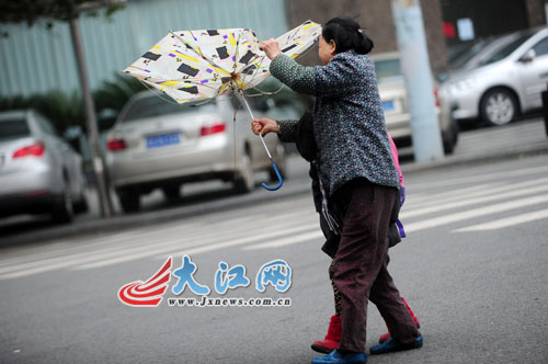 刮风咯!降温了! 今明两天江西南部最高降12℃(