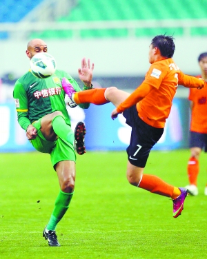 武汉卓尔球员向马季奇道歉